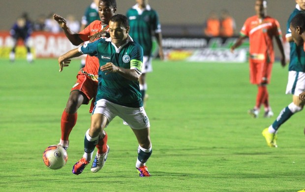 Goiás x Salgueiro lance do jogo (Foto: Renato Conde/O Popular) Goiás x Salgueiro lance do jogo (Foto: Renato Conde/O Popular)