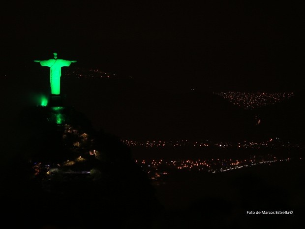 Cristo Redentor ganhou iluminação verde neste sábado (Foto: Marcos Estrella/ TV Globo)