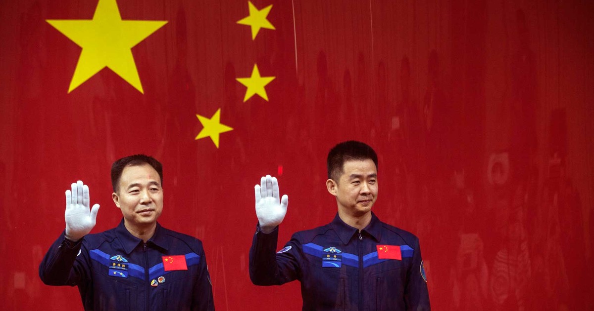 China apresenta os astronautas de sua sexta missão espacial tripulada