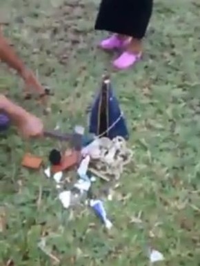 Vídeo mostra imagem de santa sendo quebrada (Foto: Reprodução/TV TEM) Vídeo mostra imagem de santa sendo quebrada (Foto: Reprodução/TV TEM)