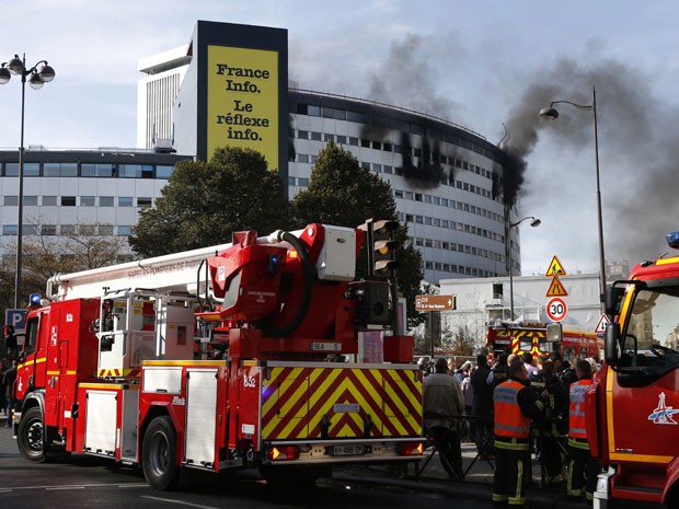 Maison de la Radio pegou fogo nesta sexta (Foto: Thomas Samson/AFP)