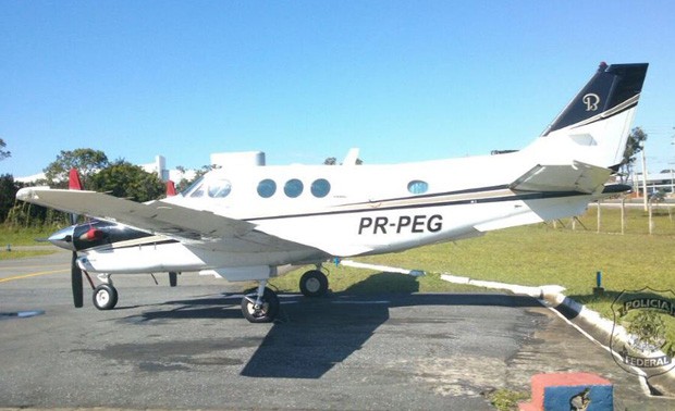 Avião bimotor apreendido em Brasília pela Polícia Federal na Operação Acrônimo (Foto: Divulgação / PF)