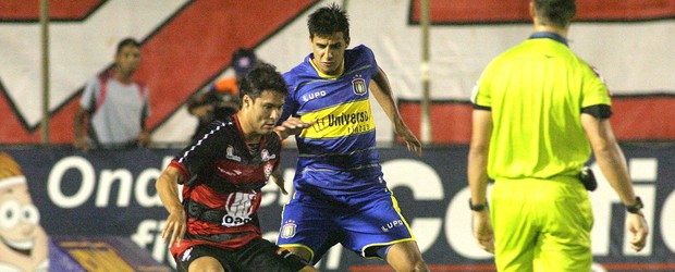 Azulão vence e agora seca o Atlético-PR (Edson Ruiz / Agência Estado)