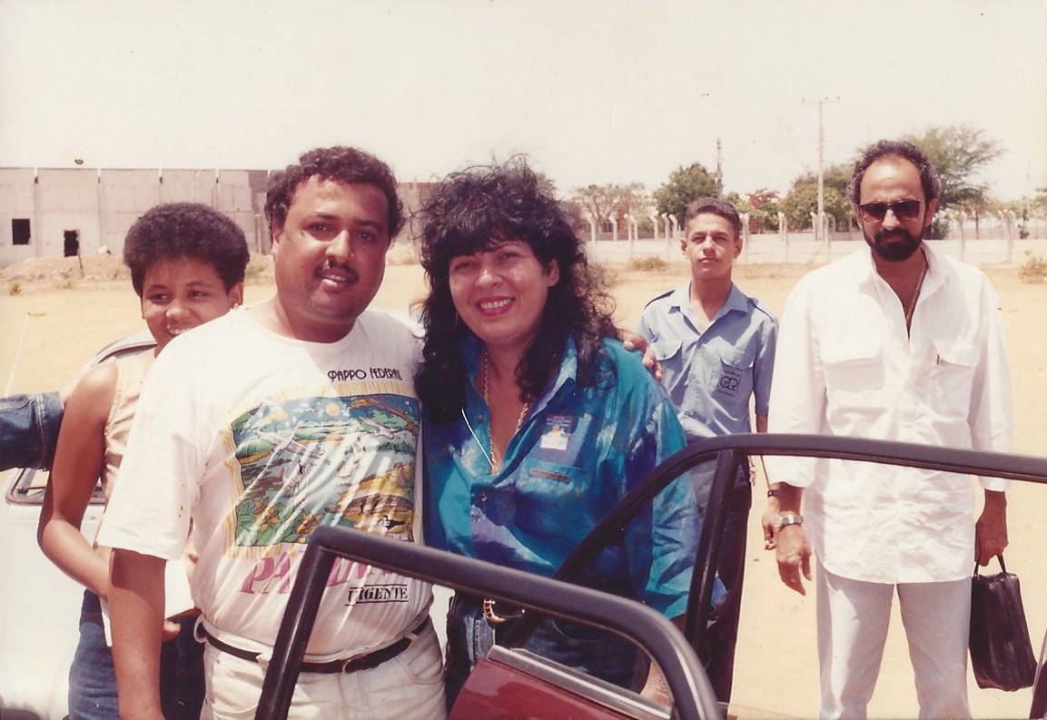 Antonio Ferreira ao lado da cantora Roberta Miranda (Foto: Arquivo Pessoal)