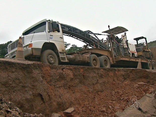 Segundo o Dnit, obras de reconstrução da rodovia devem começar no meio de 2016 (Foto: Reprodução/Rede Amazônica Acre)