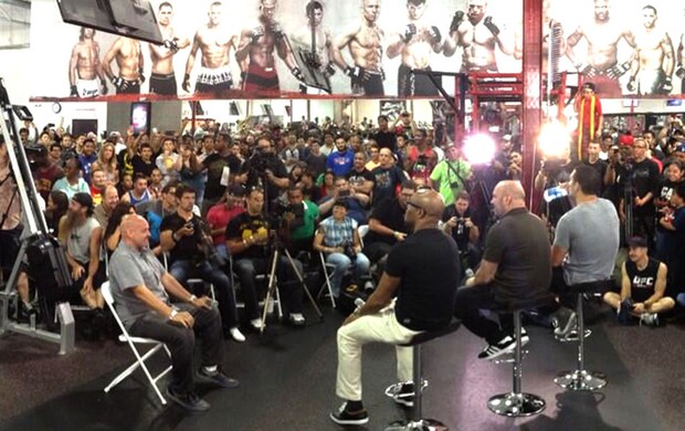 Anderson Silva Chris Weidman Q&A do UFC (Foto: Reprodução / Twitter)