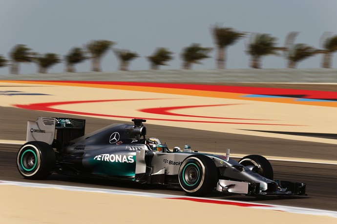 Lewis Hamilton na sexta feira de treinos livres para o GP do Bahrein de Fórmula 1 (Foto: Getty Images)
