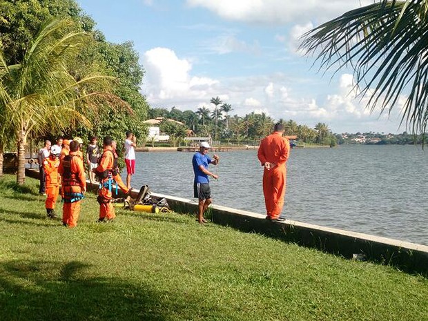 Bombeiros buscam jovem de 21 anos que se afogou nesta terça-feira (15) no Lago Paranoá, em Brasília (Foto: Corpo de Bombeiros DF/Divulgação)