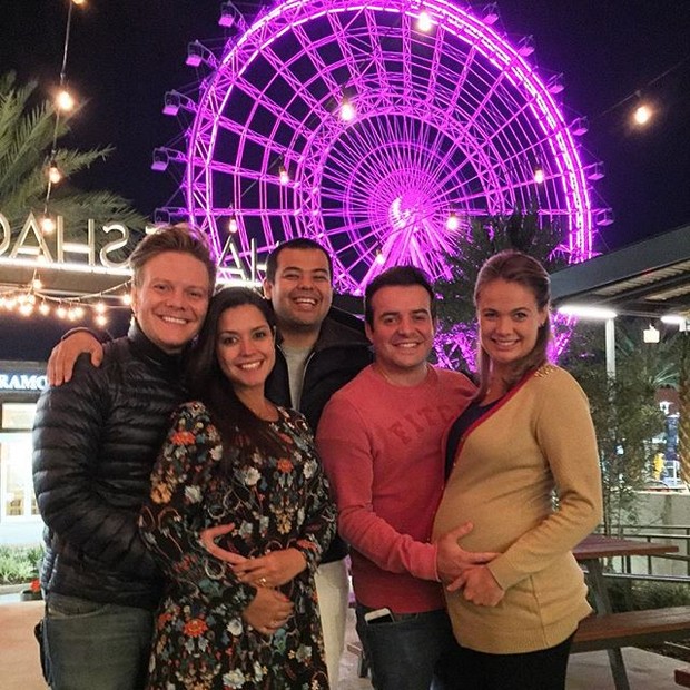 Michel Teló, Thais Fersoza, Thaís Pacholek e Belutti em Orlando, nos Estados Unidos (Foto: Instagram/ Reprodução)
