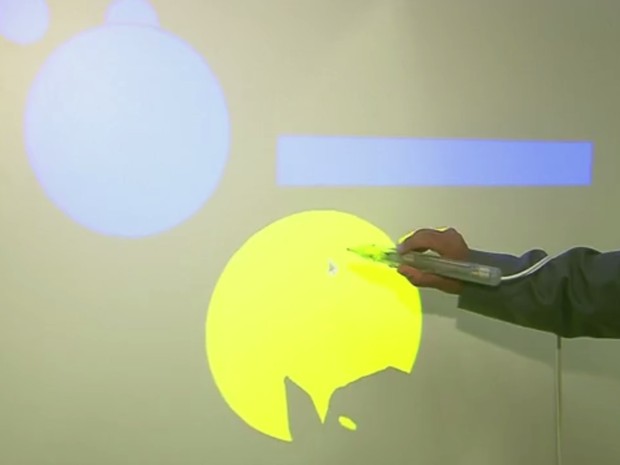 Lousa digital é um dos projetos desenvolvido no centro (Foto: Reprodução/ EPTV)