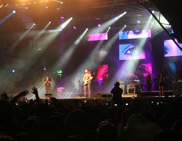 Show de Jorge e Mateus lotou o Sambódromo e fez o público cantar junto (Foto: Ana Graziela Maia/ G1)