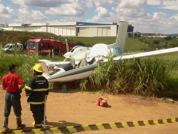 [Brasil] Avião de pequeno porte faz pouso forçado em Jundiaí Aviao_-_zeppi