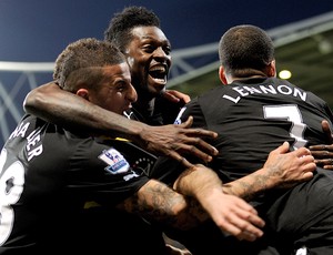 Adebayor, Bolton x Tottenham (Foto: Getty Images)