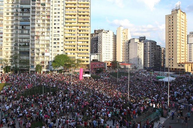 Multidão lotou o evento na Praça Roosevelt (Foto: Marcio Fernandes/Estadão Conteúdo)