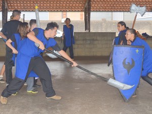 Mulheres são incentivadas a participar dos treinos de swordplay (Foto: Carol Giantomaso/G1) Mulheres são incentivadas a participar dos treinos de swordplay (Foto: Carol Giantomaso/G1)