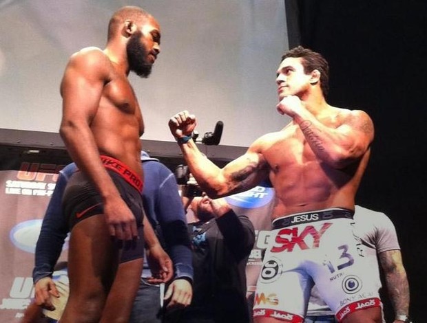 Jon Jones é favorito, mas Vitor Belfort terá o apoio da torcida no UFC 152  (Foto: Reprodução / Twitter)