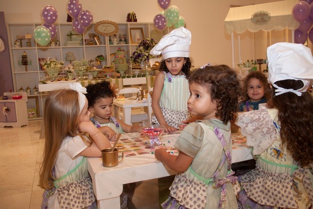 Aline Barros comemora aniversário de 2 anos da filha Maria Catherine (Foto: Raquel Peixoto e Rafael Kistenmacker/Divulgação)