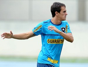 Lucas no treino do Botafogo (Foto: Fernando Soutello / Agif)