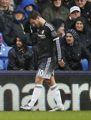 Hazard sai machucado Crystal Palace x Chelsea (Foto: Reuters / John Sibley )