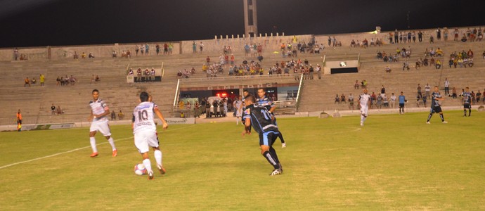 Santa Cruz-PB 1 x 3 CSP, no Estádio Almeidão, pelo Campeonato Paraibano 2014 (Foto: Hévilla Wanderley) Santa Cruz-PB 1 x 3 CSP, no Estádio Almeidão, pelo Campeonato Paraibano 2014 (Foto: Hévilla Wanderley)
