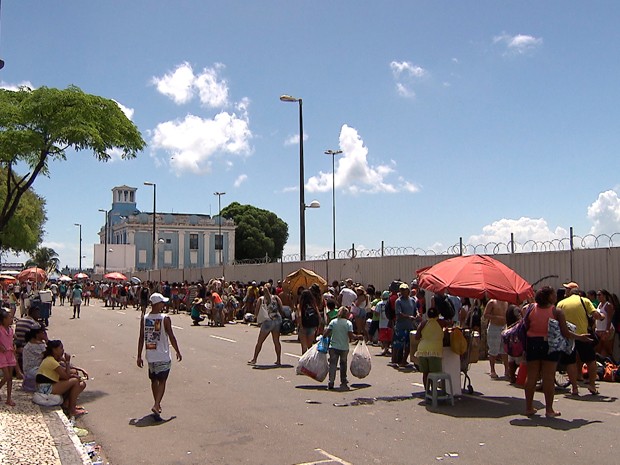 fila (Foto: Reprodução / TV Bahia)