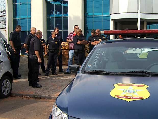 Com coletes à prova de bala vencidos, guardas municipais fazem paralisação em Hortolândia, SP (Foto: Reprodução EPTV)