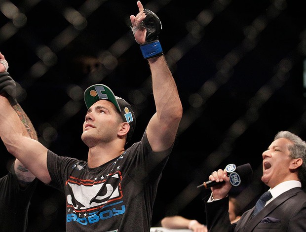 Chris Weidman nocauteia Muñoz, UFC (Foto: Agência AP)