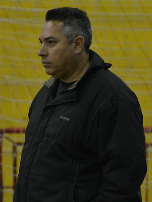 Júlio Malfi técnico Poá Basquete (Foto: Cairo Oliveira)