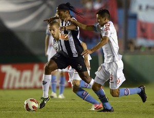 Ronaldinho, Arsenal Sarandi x  Atlético-MG (Foto: AFP)