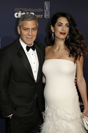 George Clooney e a mulher, Amal Alamuddin, em premiação em Paris, na França (Foto: Gonzalo Fuentes/ Reuters)