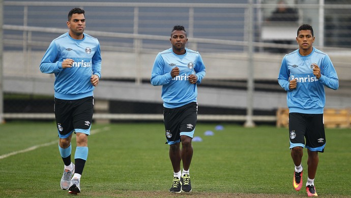 Bolanos treino com bola Grêmio (Foto: Lucas Uebel/Divulgação Grêmio) Bolanos treino com bola Grêmio (Foto: Lucas Uebel/Divulgação Grêmio)