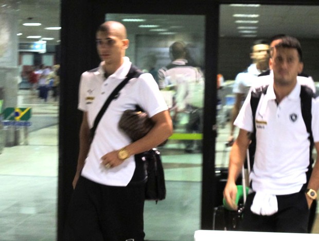 desembarque do botafogo em salvador (Foto: Thales soares) desembarque do botafogo em salvador (Foto: Thales soares)