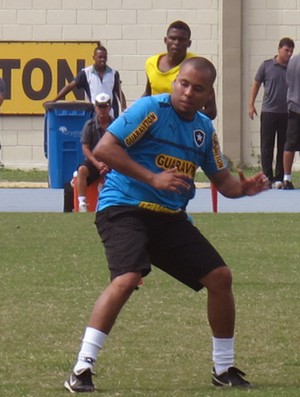 Jair Ventura auxiliar treino Botafogo (Foto: Andre Casado / Globoesporte.com)