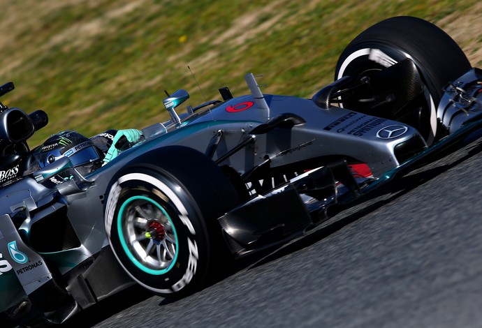 Nico Rosberg deu mostra do poderio da Mercedes ao fazer segundo melhor tempo com pneus médios (Foto: Getty Images)