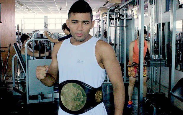 Rayner Silva cinturão do Jungle Fight 58 (Foto: Isabella Pina)