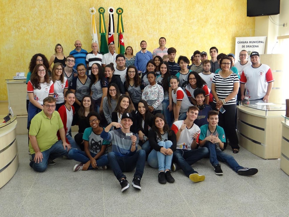 Estudantes acompanharam a sessão extraordinária em Dracena (Foto: Divulgação/Câmara Municipal)