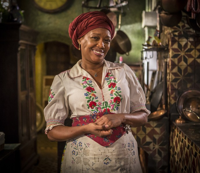 Doninha fica feliz da vida quando vê Maria Tereza de volta a fazenda (Foto: Inacio Moraes/Gshow)