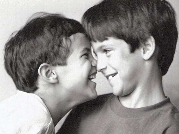 Mateus à direita mostra sintonia com irmão Gabriel (Foto: Arquivo pessoal cedido para o TV Xuxa)