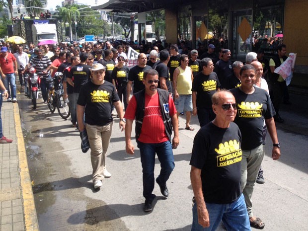 Sinpol-PE pretende marchar até a Praça da República, no centro do Recife (Foto: Kety Marinho / TV Globo)