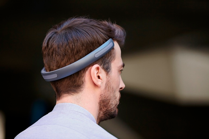 Headset funciona por condução óssea e dispensa o uso de alto-falantes (Foto: Divulgação/Studio Banana Things)