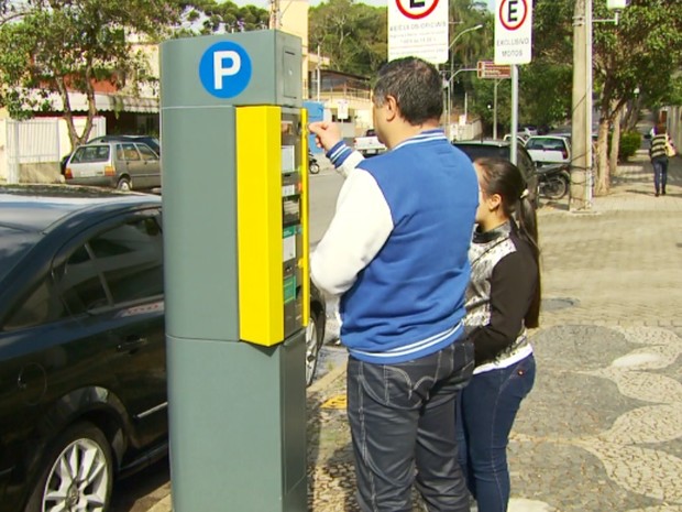 Moradores reclamam da Zona Azul em Poços de Caldas (Foto: Reprodução EPTV) Moradores reclamam da Zona Azul em Poços de Caldas (Foto: Reprodução EPTV)