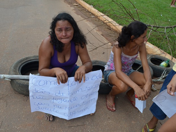 Manifestação moradores Caladinho Acre (Foto: Yuri Marcel/G1)