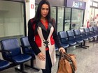 Gracyanne Barbosa madruga no aeroporto: 'Pra que dormir?'