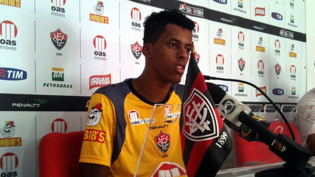 Josué, zagueiro do Vitória (Foto: Raphael Carneiro/Globoesporte.com) Josué, zagueiro do Vitória (Foto: Raphael Carneiro/Globoesporte.com)
