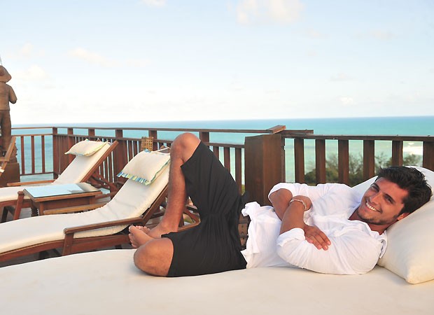O ator relaxa em hotel na praia de Pipa. "Lugar incrível" (Foto: Divulgação/TV Globo)