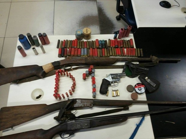 Material estava na casa do suspeito e foi levado para delegacia da cidade  (Foto: Divulgação/Polícia Militar)