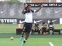Em busca do primeiro gol, Gil vira alvo de piadas no treino do Timão