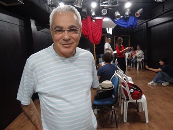 Candegue lembra que Rodrigues teria escrito 'Senhora dos Afogados' após temporada no Recife (Foto: Luna Markman/ G1) Candegue lembra que Rodrigues teria escrito 'Senhora dos Afogados' após temporada no Recife (Foto: Luna Markman/ G1)