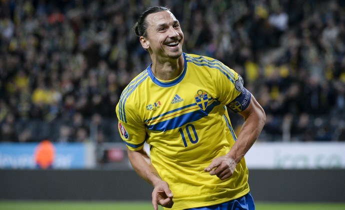 Ibrahimovic Suécia x Moldávia (Foto: Reuters)