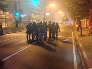 Batalhão de Choque entra em confronto com manifestantes (Foto: Priscilla Souza/G1)